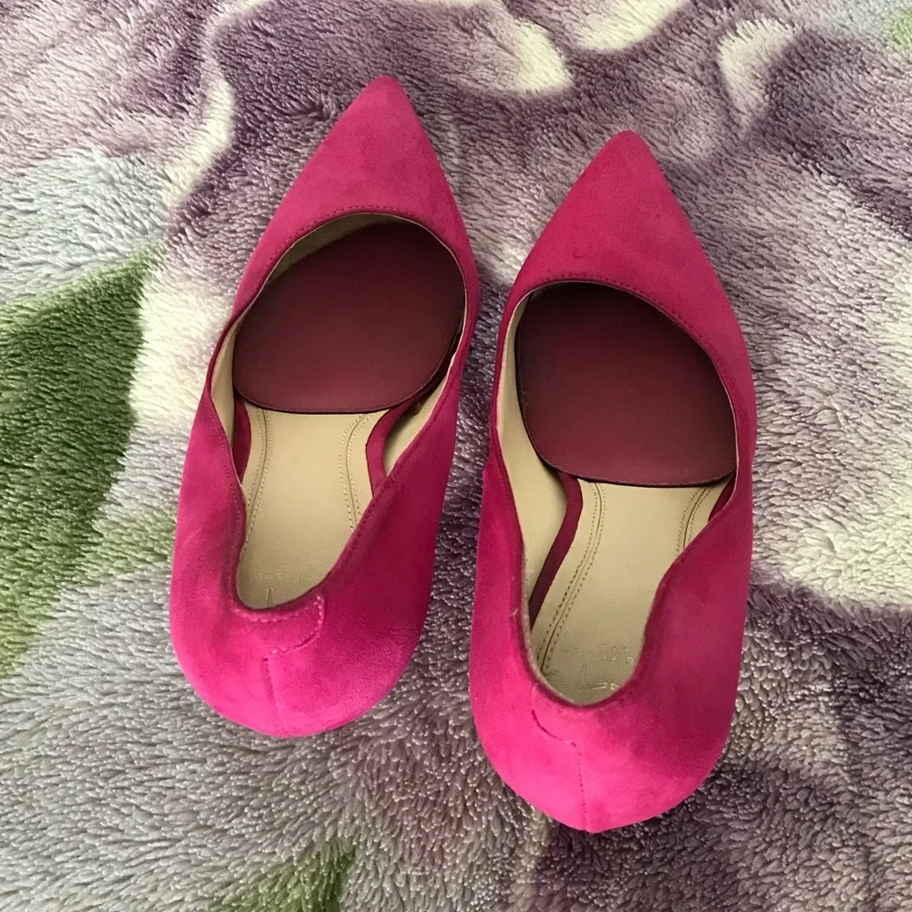 Marc Fisher LTD Pointed Toe Suede Pump - Picture 8 of 10